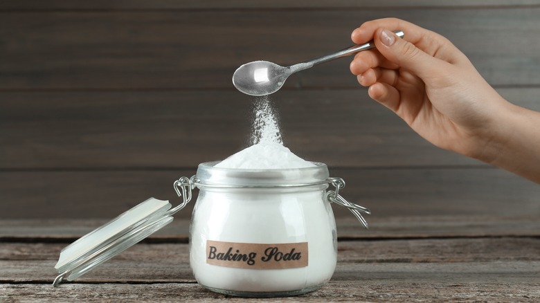 spoon dropping baking soda