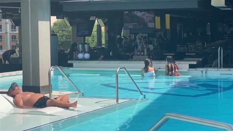 Swim-up bar at Topgolf