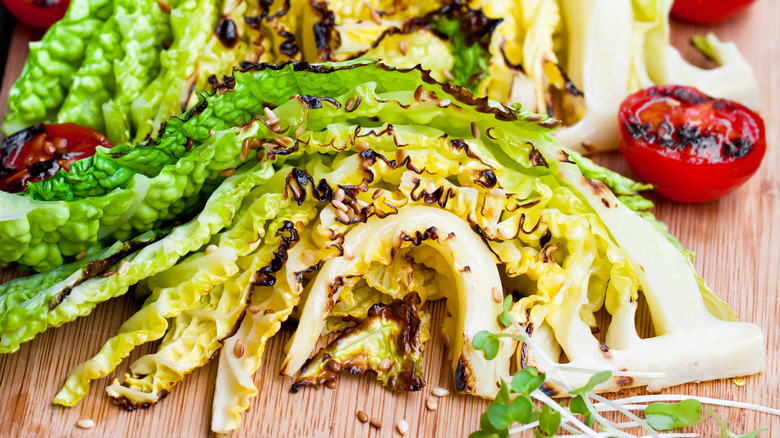 Grilled cabbage with tomatoes