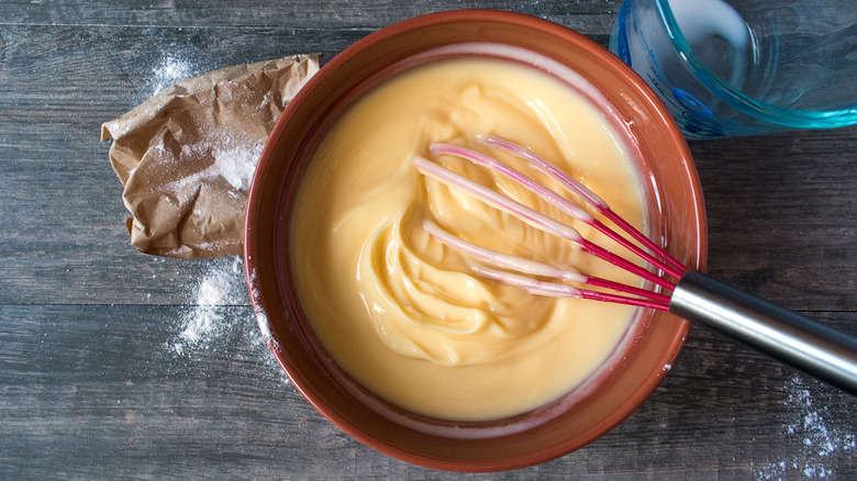 Pudding mix and whisk