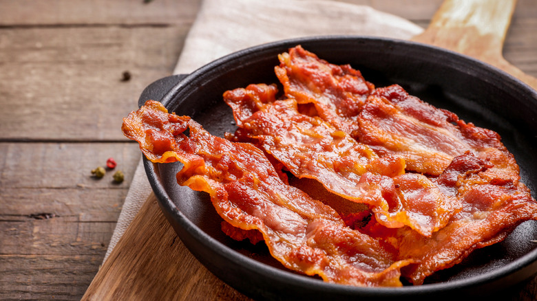Cooked bacon on skillet