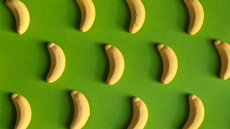 Rows of banana candy on a green background