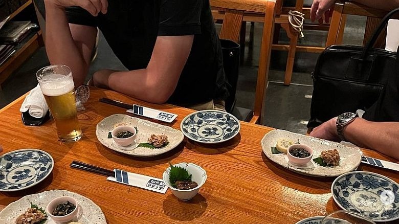 Japanese dining seating arrangement