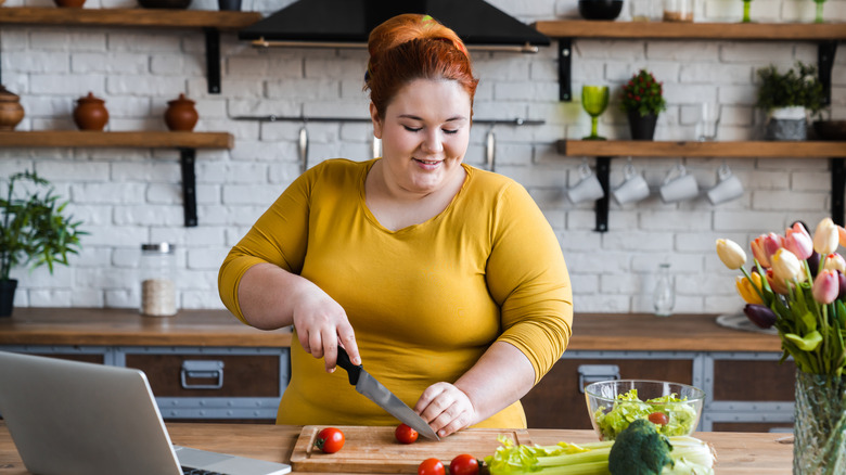 Woman chopping tomatoes