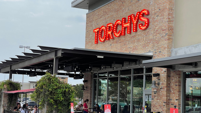 Outdoor view of a Torchy's Tacos restaurant