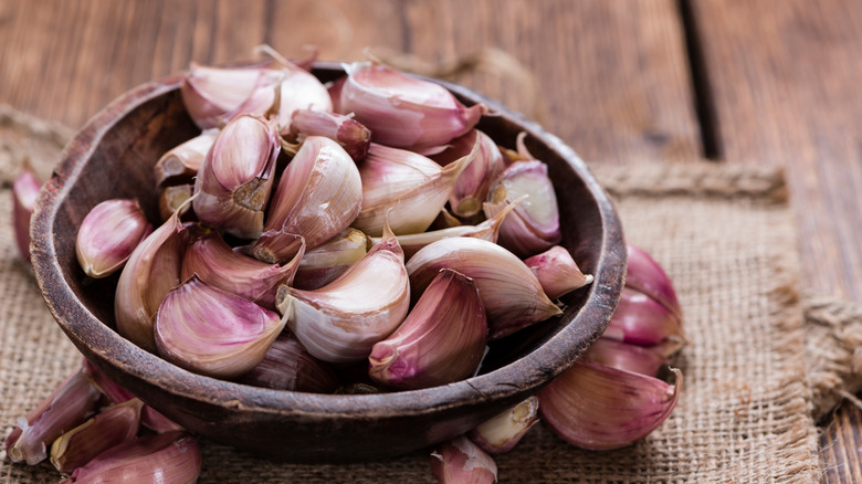 Garlic cloves in a bowl