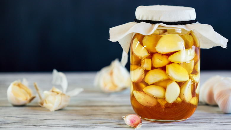 jar of garlic cloves