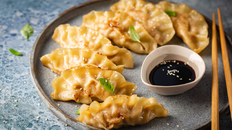cooked dumplings with dipping sauce