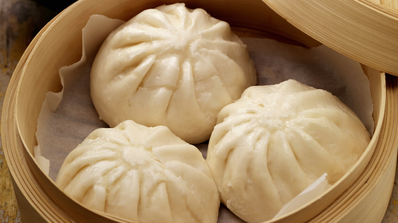 pork buns in bamboo steamer