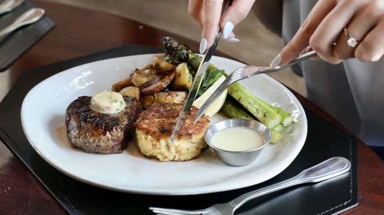 filet mignon crab cake asparagus