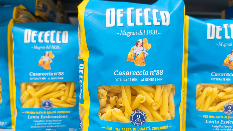 Bags of De Cecco casareccia pasta