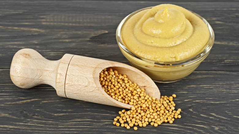 mustard with mustard seeds