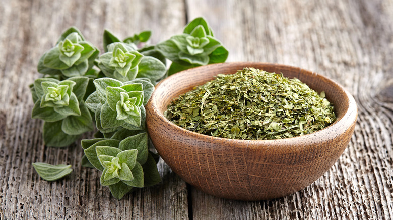 fresh and dried oregano