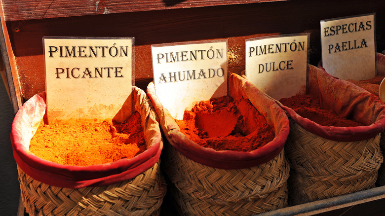 baskets of pimentón