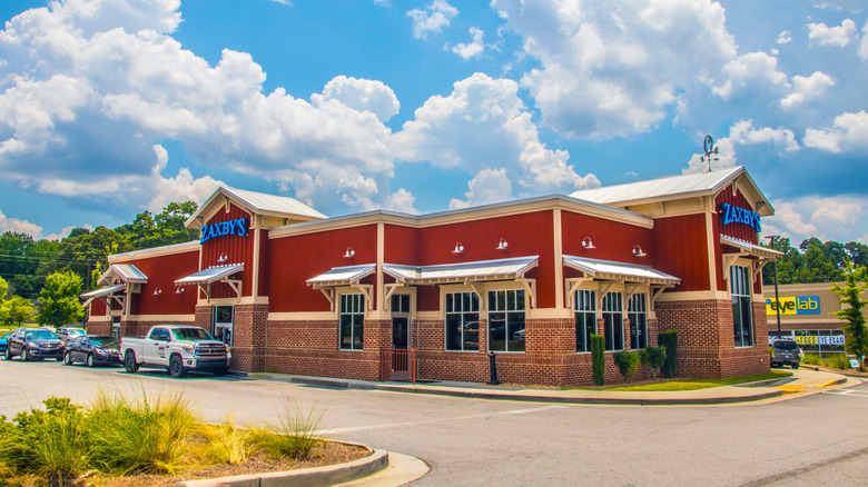 Exterior of a Zaxby's fast food location