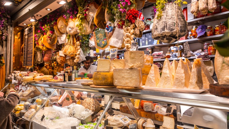 Italian foodstuffs in a shop