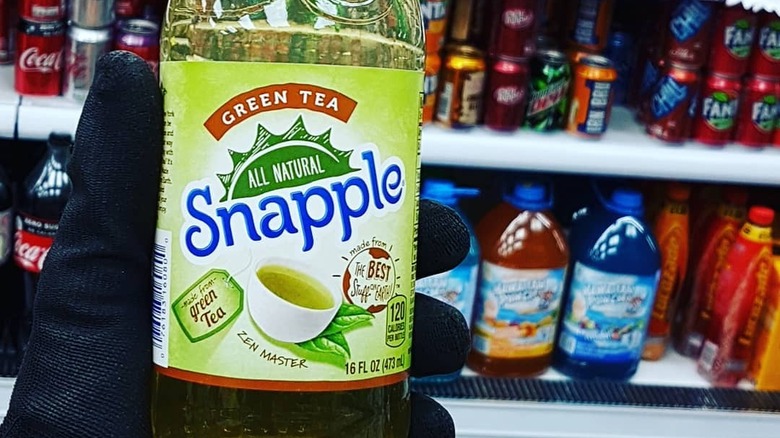hand holding Snapple Green Tea