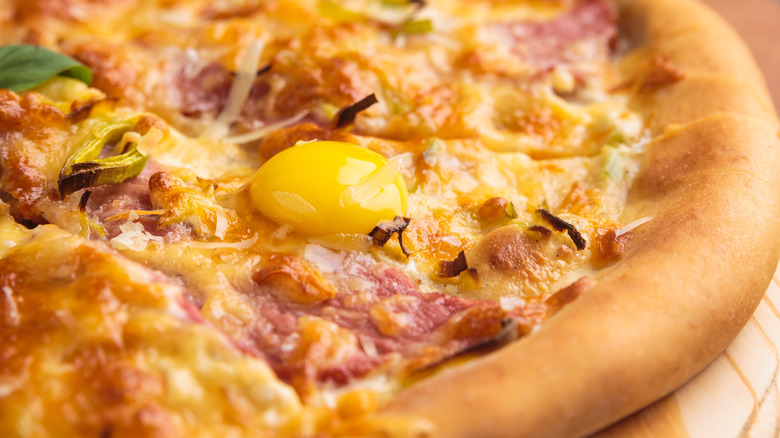 Breakfast pizza