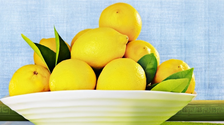 Bowl of Eureka lemons
