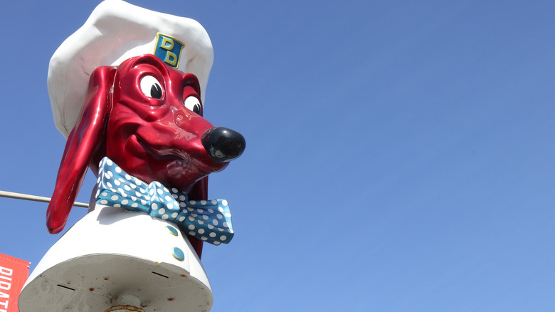 A Doggie Diner head against a blue sky