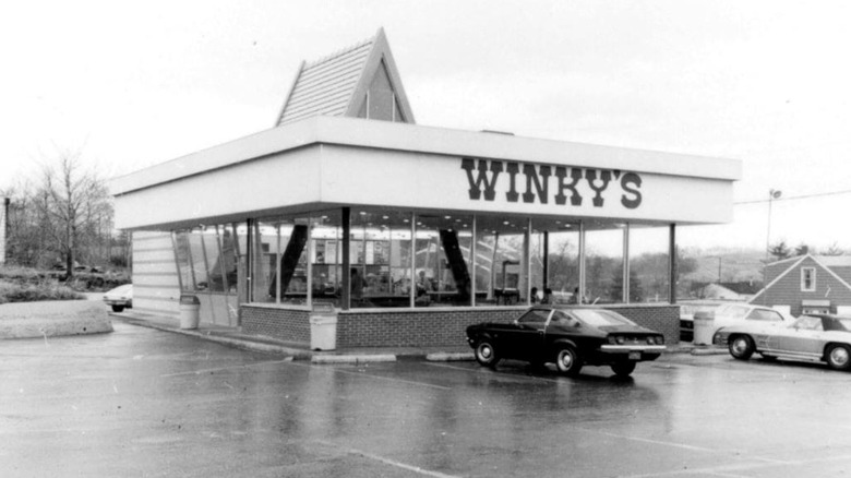 Black and white photo of a Winky's restaurant