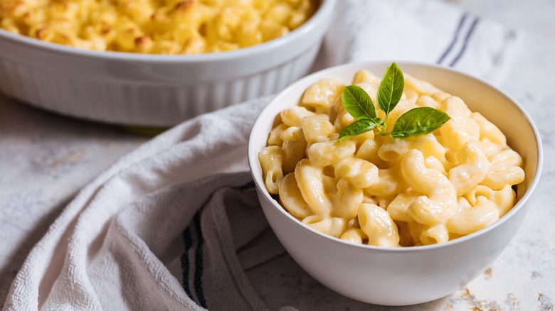 bowl of macaroni and cheese