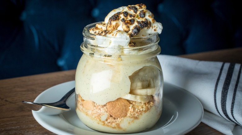 Mason jar s'mores pie