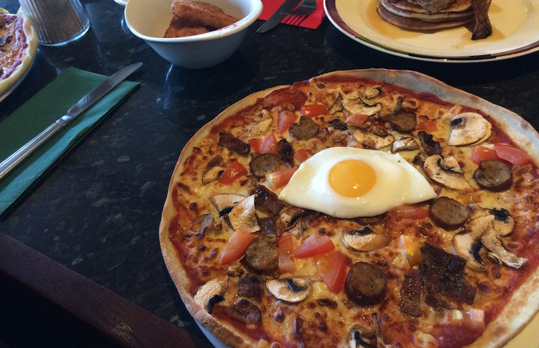 Full English Breakfast Pizza (United Kingdom)