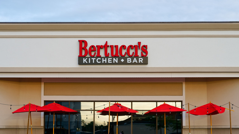 Bertucci's exterior signage