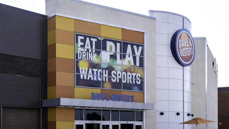 Dave & Buster's exterior signage