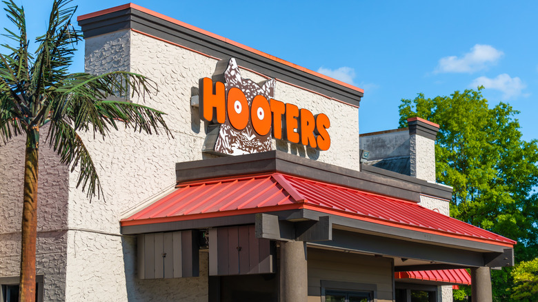 Hooters storefront