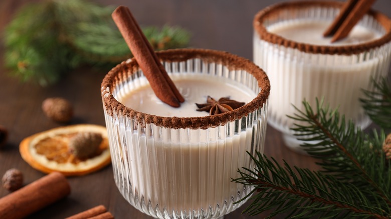 holiday eggnog with cinnamon rim
