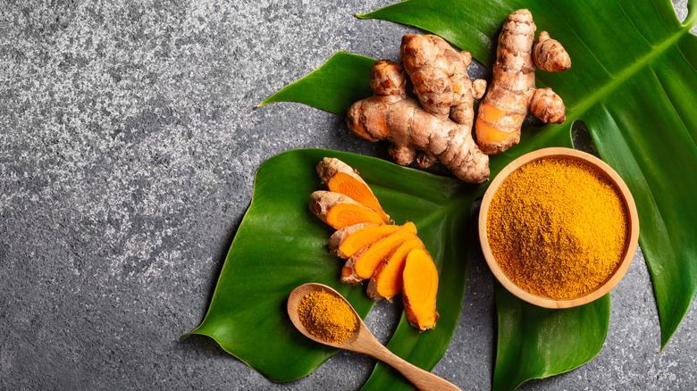 Turmeric root and ground