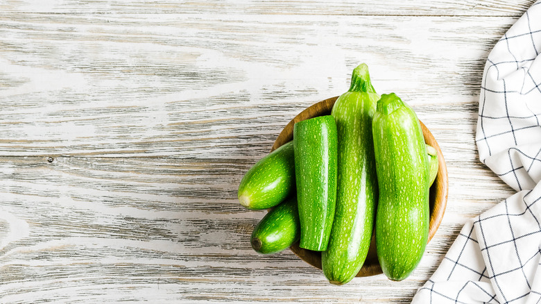 zucchini in bowl on table