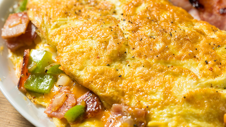 omelet with ham, cheese, and veggies