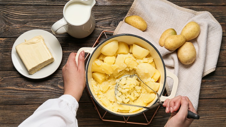 making mashed potatoes