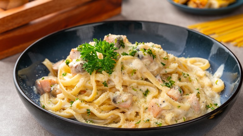 bowl of fettuccine Alfredo