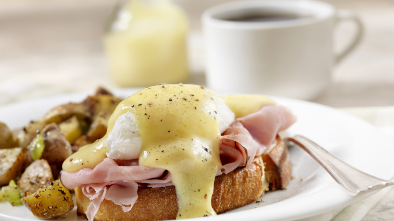 eggs Benedict with ham