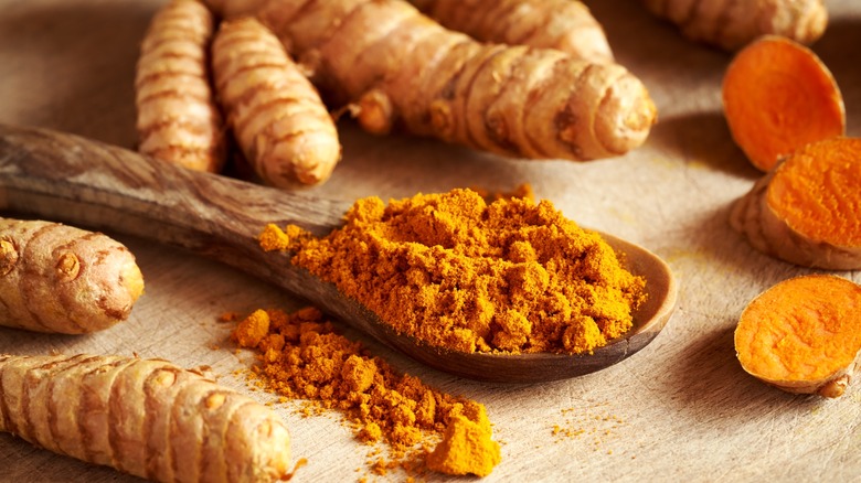 whole and ground turmeric
