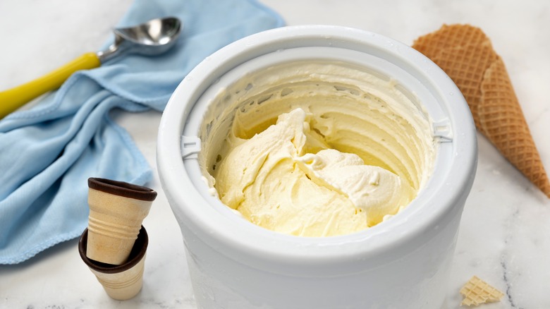 Ice cream maker with cones