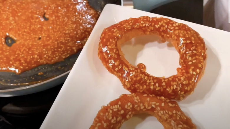 Noum kong on plate