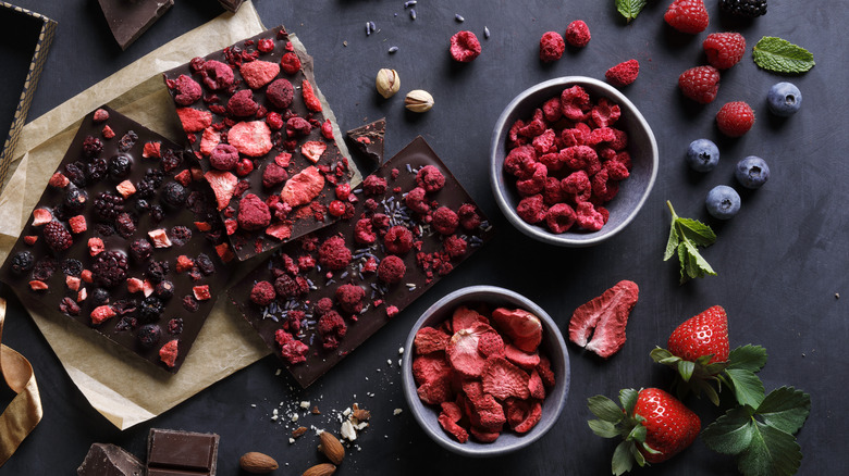 Freeze-dried fruit and chocolate