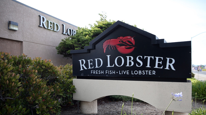 Red Lobster restaurant sign