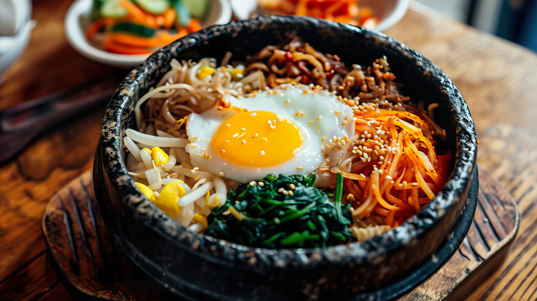 Korean mixed rice bowl (bibimbap)