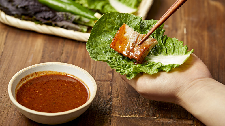 Lettuce wrap with pork belly