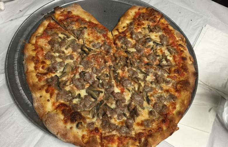 #11 Zuppardi's, West Haven, Conn. (Special: Mozzarella, mushroom, sausage, marinara)