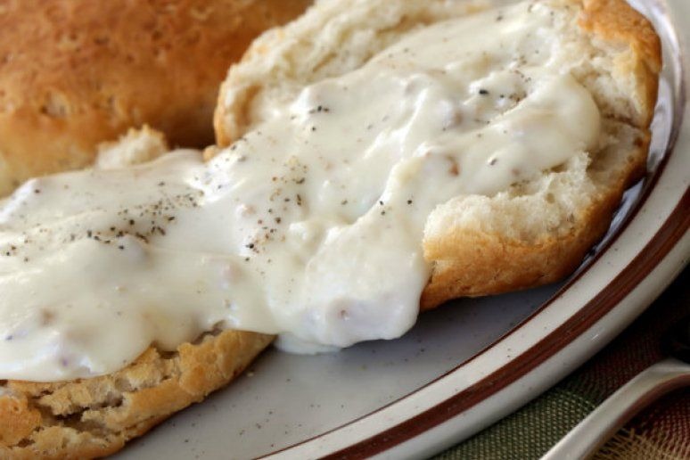 Spicy Biscuits and Gravy