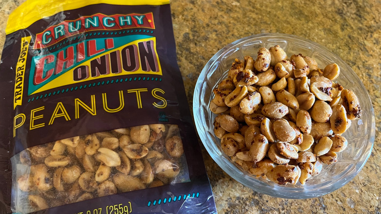 Spicy chili onion peanuts