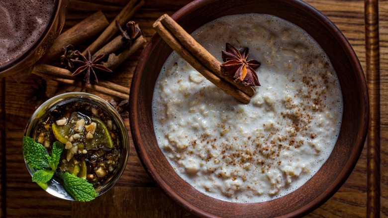 Oatmeal with cinnamon
