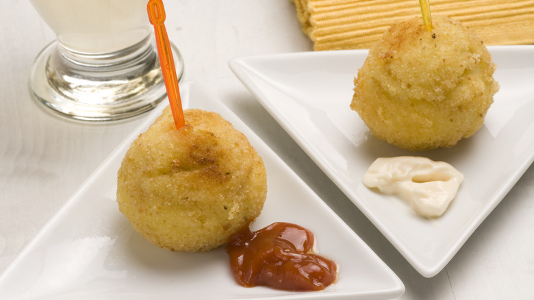 Triangular plates with bombas and sauces